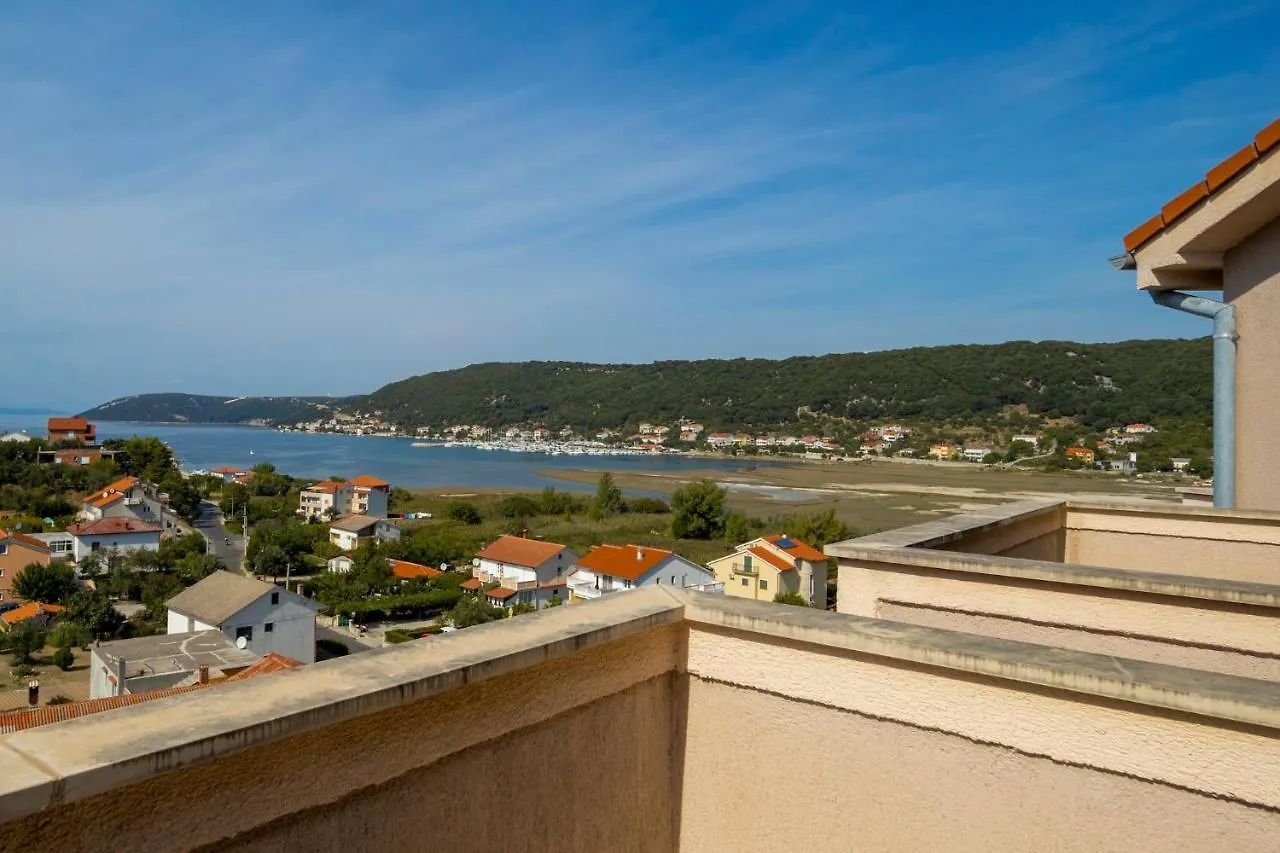 Apartment Doris Supetarska Draga 0*,  Croatia