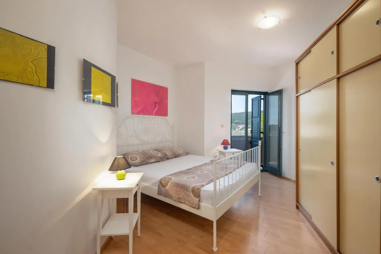 Apartment Doris Supetarska Draga 0*,  Croatia